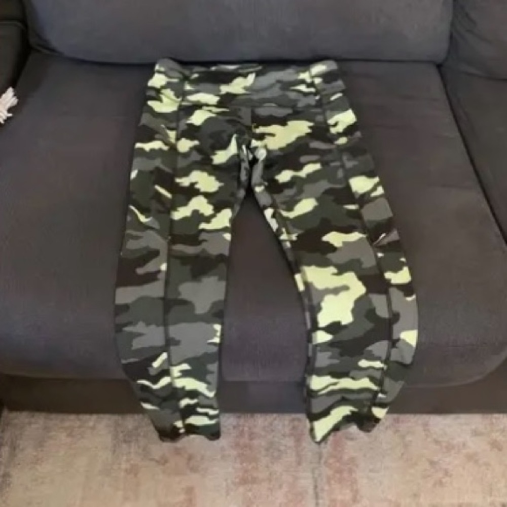 Camo green fast and free leggings